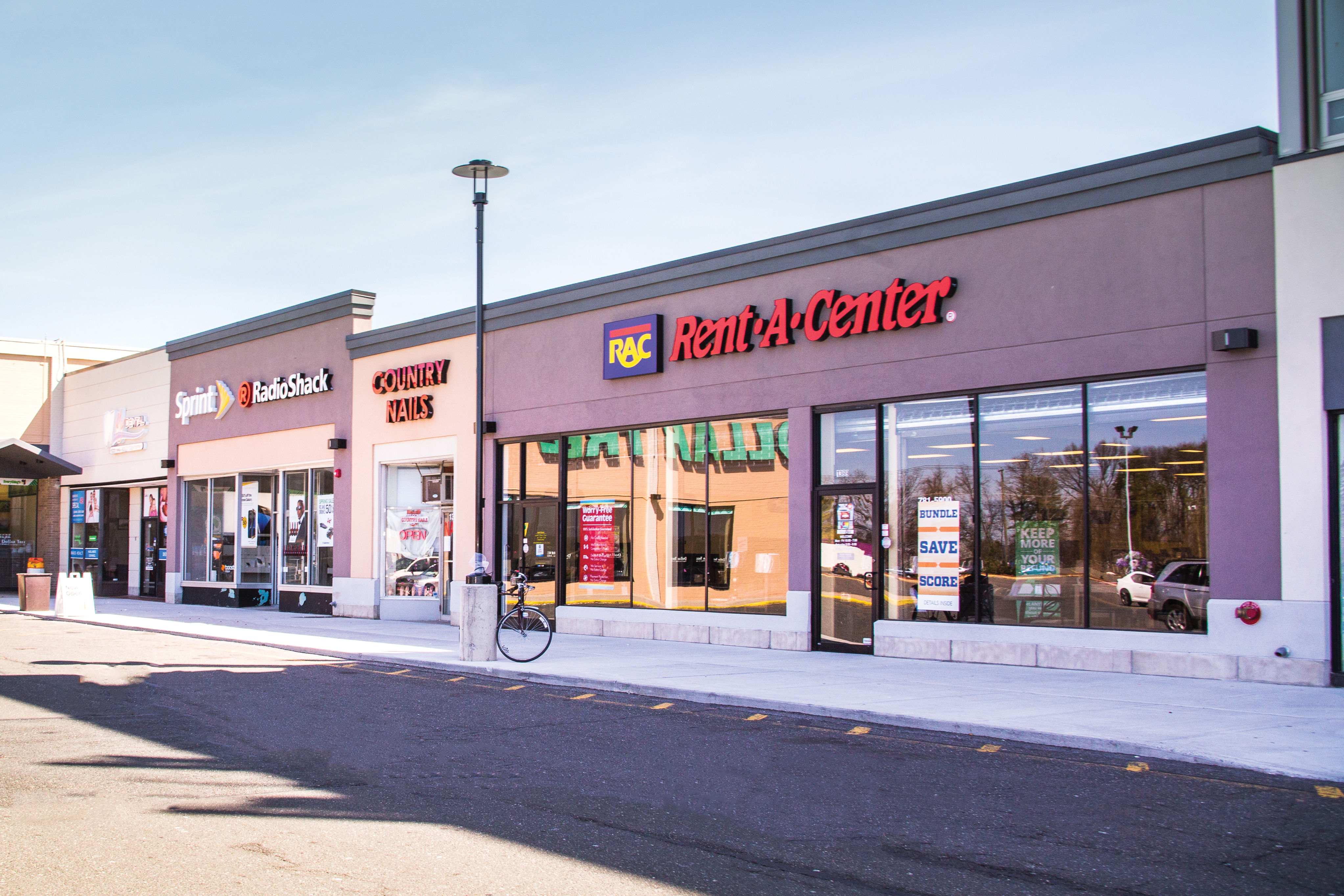 vantage-builders-completes-renovation-of-springfield-plaza-shopping