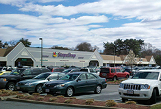 JLL closes $19.525 million sale of a 79,300 s/f Stop & Shop-anchored shopping center to RK Centers