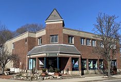 Bauer and Ellis of Ellis Realty Advisors arrange $950,000 sale of 131 Front St. in Scituate, Mass.