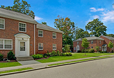 CBRE arranges sale of 696-unit <br>Gardencrest Apartment Homes