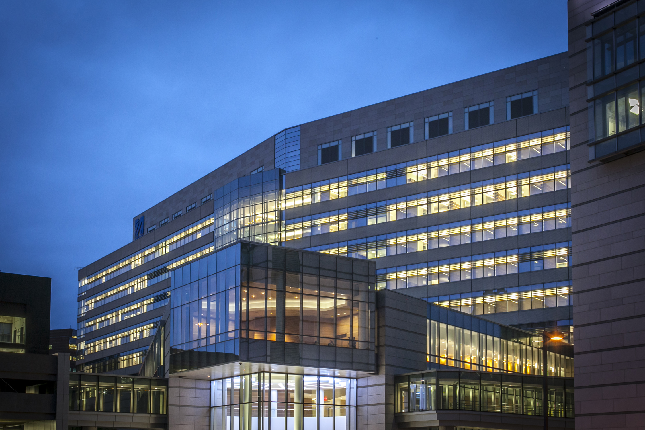 Р центр. Massachusetts Biomedical initiatives (США). The University of Massachusetts Medical School. Rcenter фото. Suffolk County Medical Center.