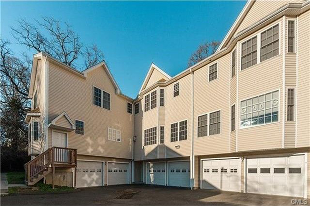 Wright and Edwards of Northeast Private Client Group  handle $1.65 million multifamily sale