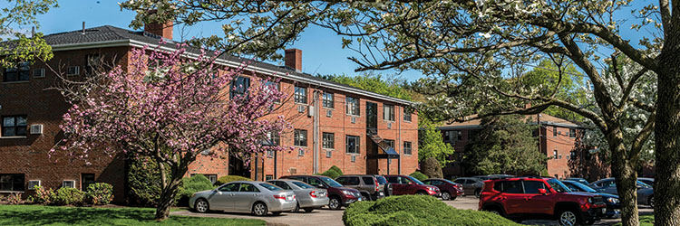 The Hamilton Company acquires 126-unit Woodland Park for $45 million