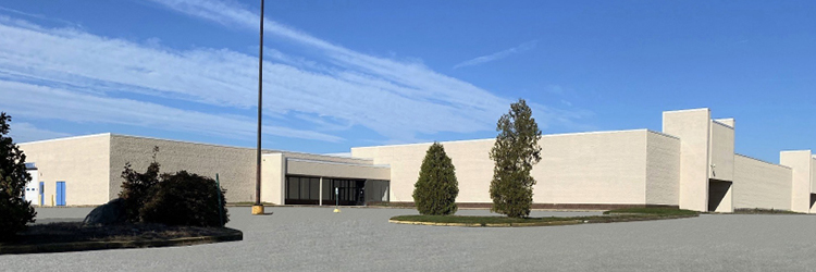 Giuttari of MG Commercial and Tobin of Brady Sullivan Properties lease 95,000 s/f at 262 Swansea Mall Dr.