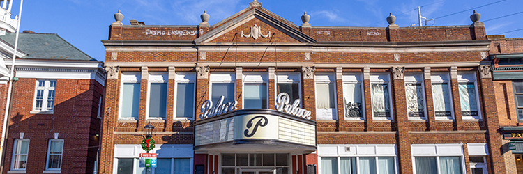 Garza and Fugitt of Vidal/Wettenstein <br>complete $2.3m sale of Palace Theater