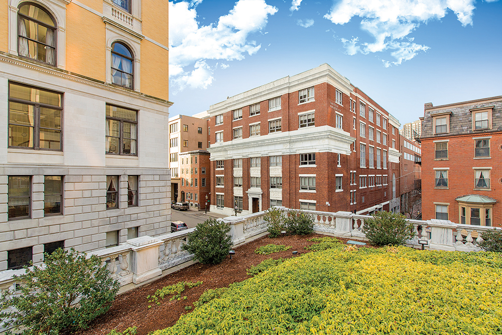 JLL closes $43.5 million sale - secures $31.3 million financing for 174,759 s/f