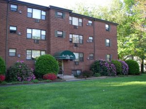 Park Place West Apartments - West Hartford, CT