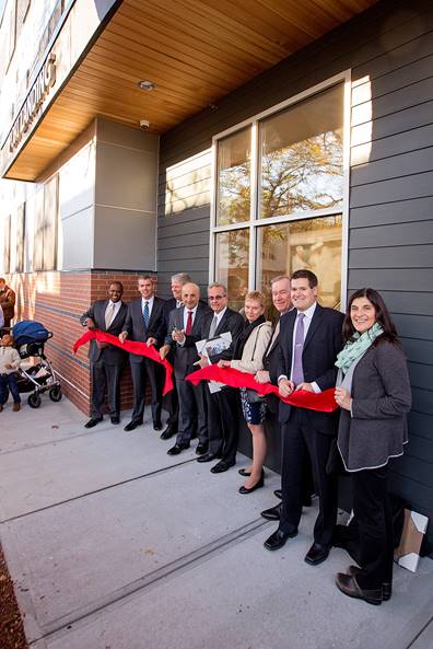 Capstone Comm. and Hope R.E. hold ribbon cutting for Port Landing