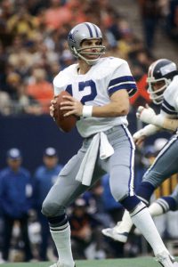 DALLAS - SEPTEMBER 25, 1977:  Quarterback Roger Staubach, of the Dallas Cowboys, sets up to pass the ball during a game on September 25, 1977 against the New York Giants at Texas Stadium in Dallas, Texas.  Roger Staubach7701 Diamond Images®